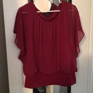 ⭐️5/$25 Burgundy dressy top